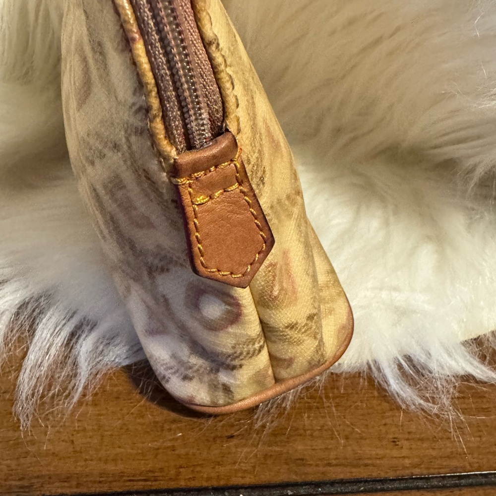 Dooney & Bourke Pouch 📦💌🎄 - Picture 5 of 6